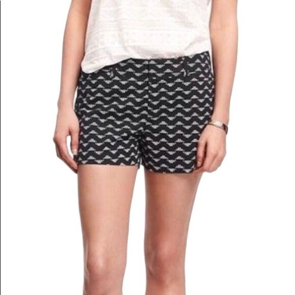 Old Navy Pixie Shorts black and white print mid hi rise 4”  10 Reg - Picture 1 of 14